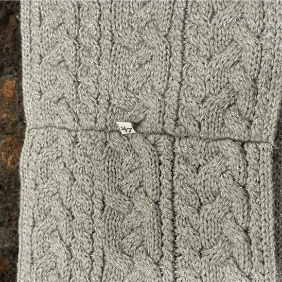 47 Silver/ Gray Knit Cable Infinity Scarf Pittsburgh Penguins NHL - Picture 5 of 8